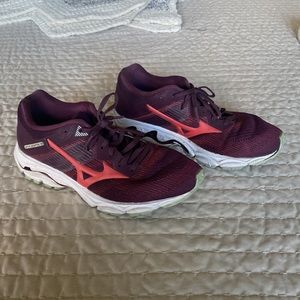 Mizuno Women’s Wave Inspire 16 Size 8